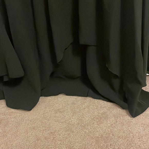 Black flowing blouse with flaired cuffs - Picture 3 of 4